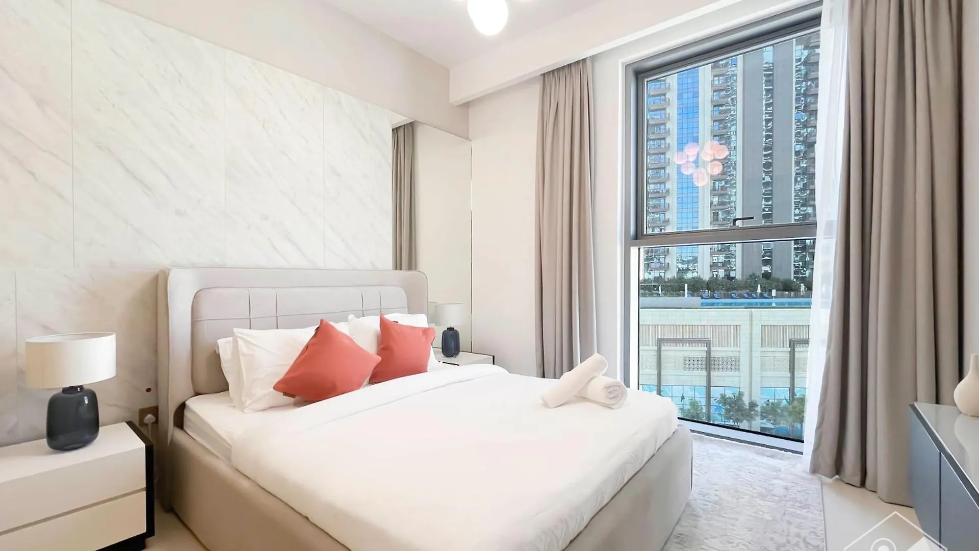 Luxurious Stay Dubai Creek Balcony & View