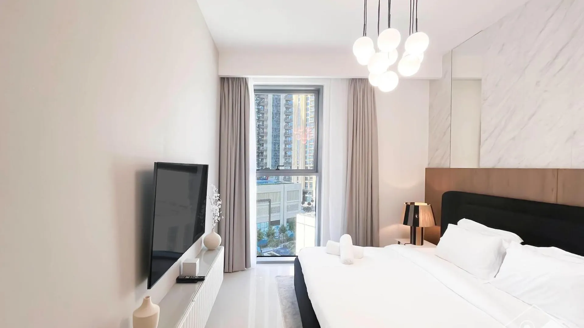 Luxurious Stay Dubai Creek Balcony & View Apartment