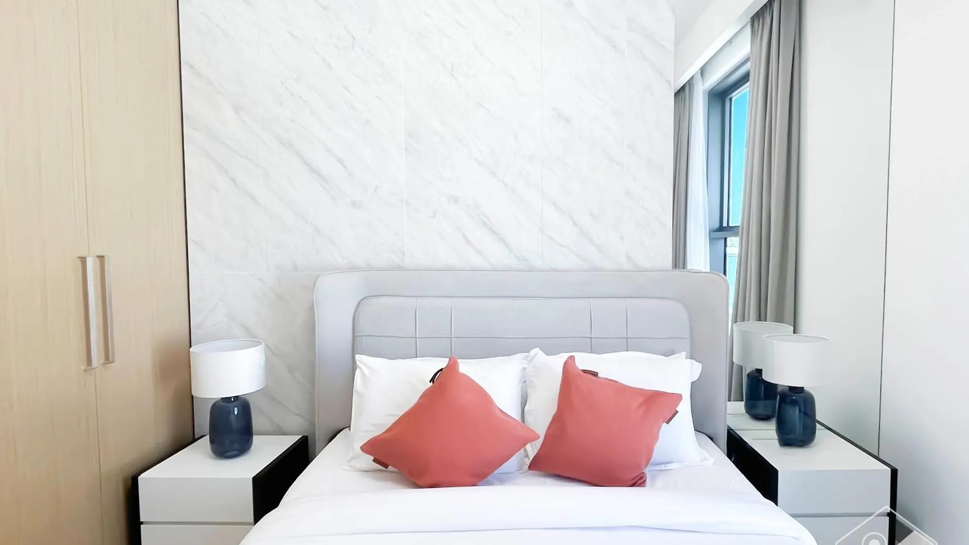 Luxurious Stay Dubai Creek Balcony & View